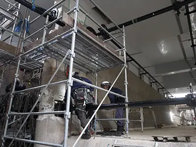 作業中のスタッフ