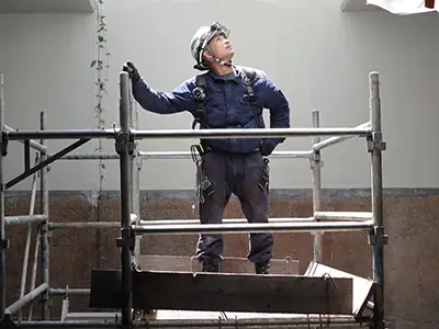 作業中のスタッフ